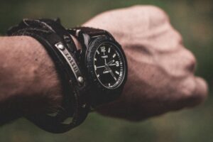 Bracelet homme : tendances automne-hiver 2026, idées cadeau